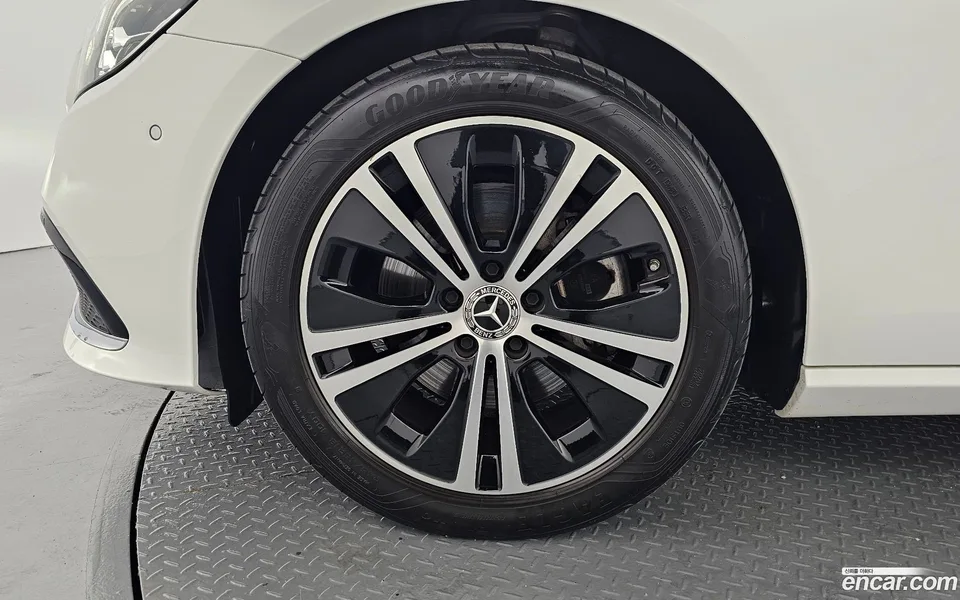 Mercedes-Benz E-Class E250 2022 — thumbnail 2