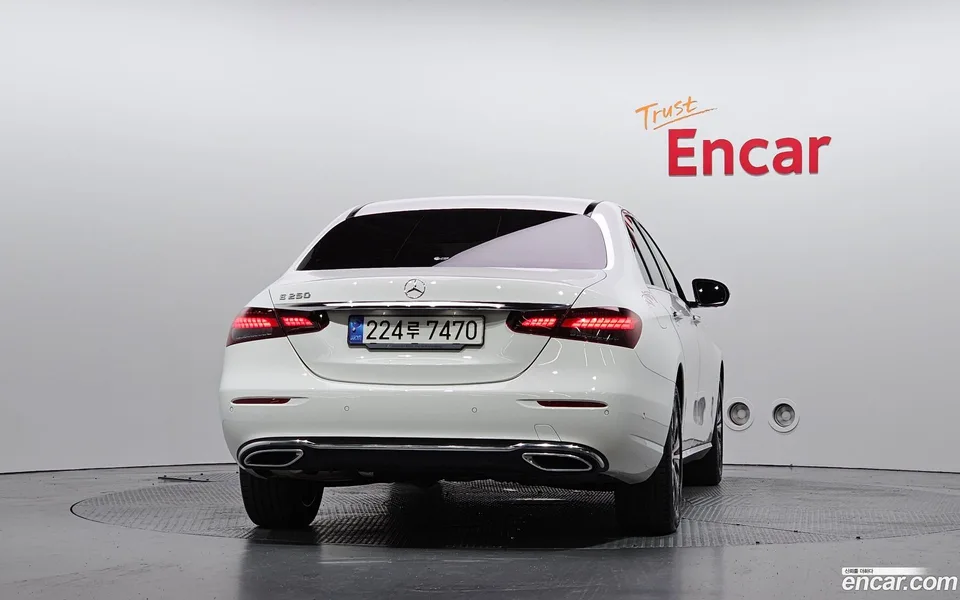 Mercedes-Benz E-Class E250 2022 — thumbnail 4