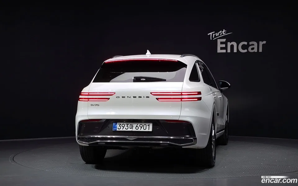 Genesis GV70 2.5T 2WD 2025 — thumbnail 4