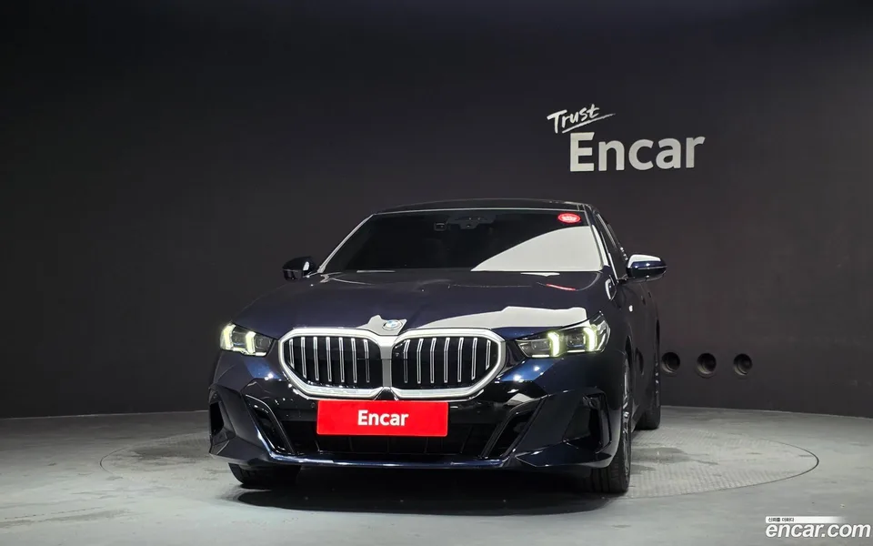 BMW 5 Series 520i M 2025 — thumbnail 3