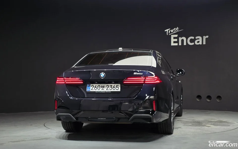 BMW 5 Series 520i M 2025 — thumbnail 4