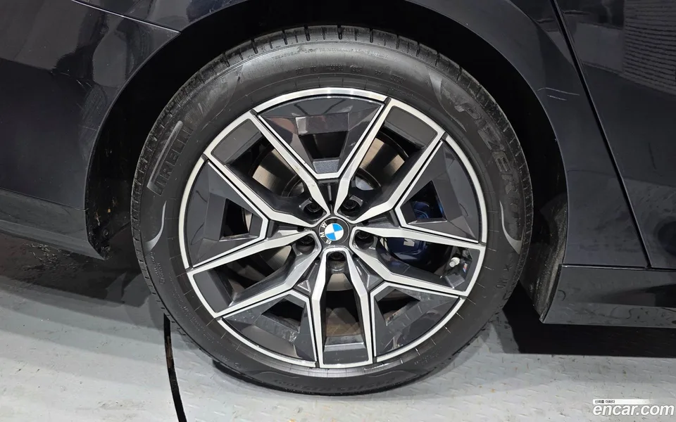 BMW 5 Series 520i M 2025 — thumbnail 5