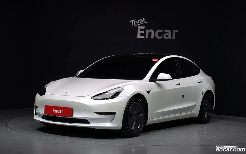 Tesla Model 3 AWD 2022 — photo 1, buy with delivery to Moscow