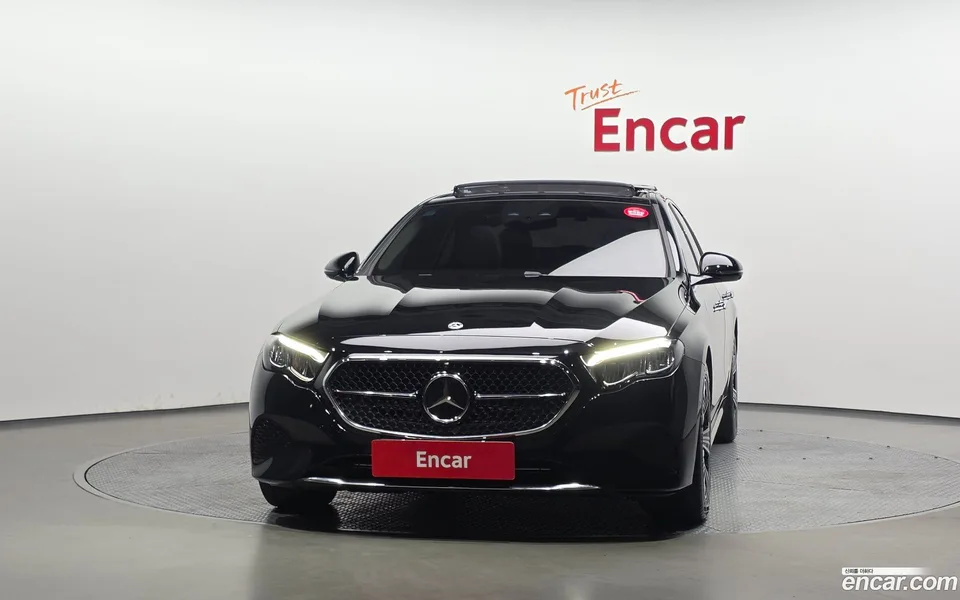 Mercedes-Benz E-Class E200 2025 — thumbnail 3
