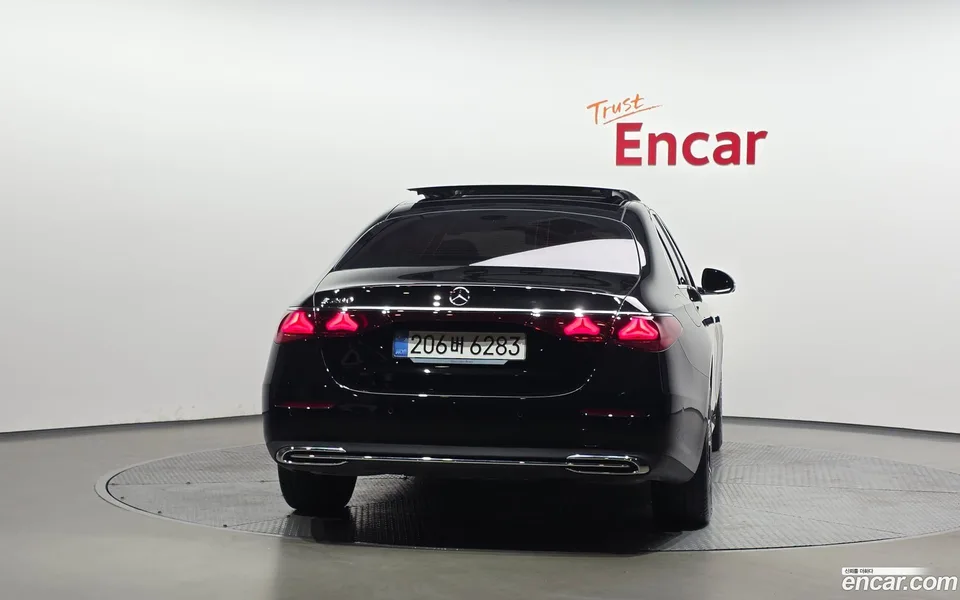 Mercedes-Benz E-Class E200 2025 — thumbnail 4