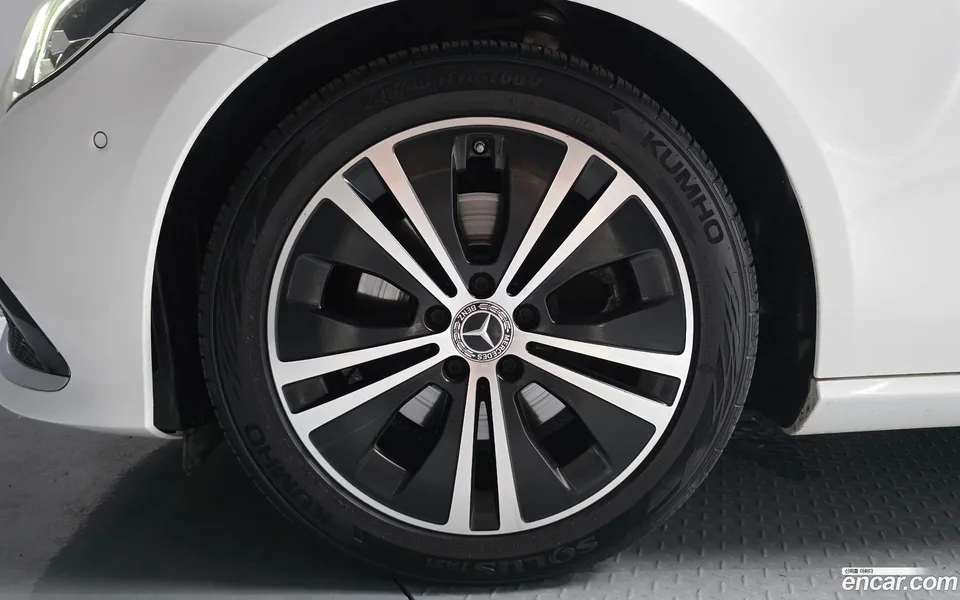 Mercedes-Benz E-Class E250 2022 — thumbnail 2