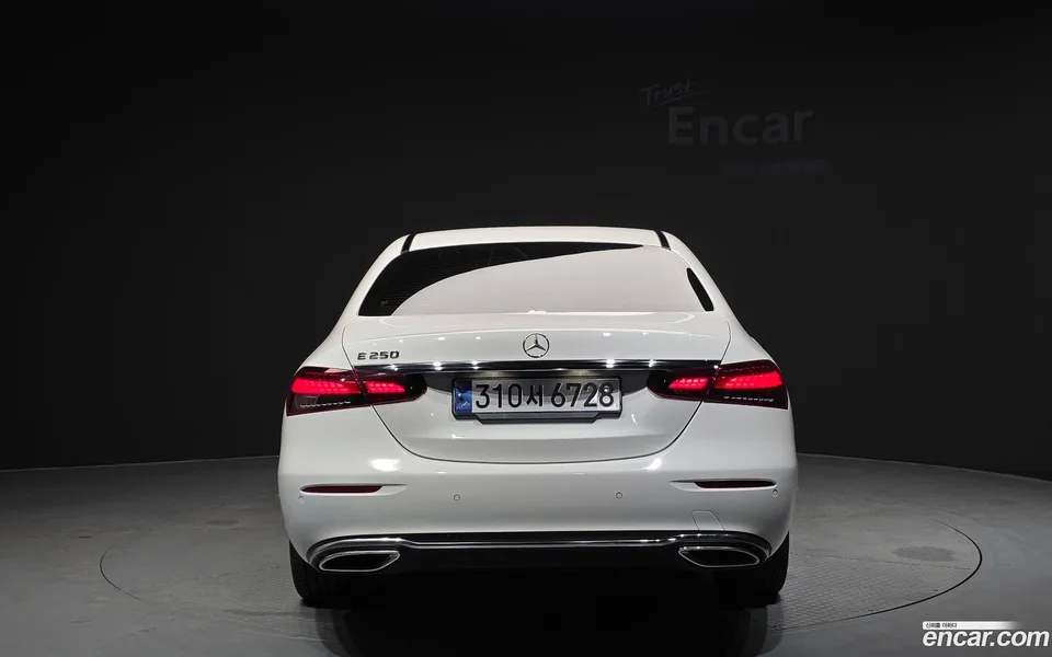 Mercedes-Benz E-Class E250 2022 — thumbnail 4