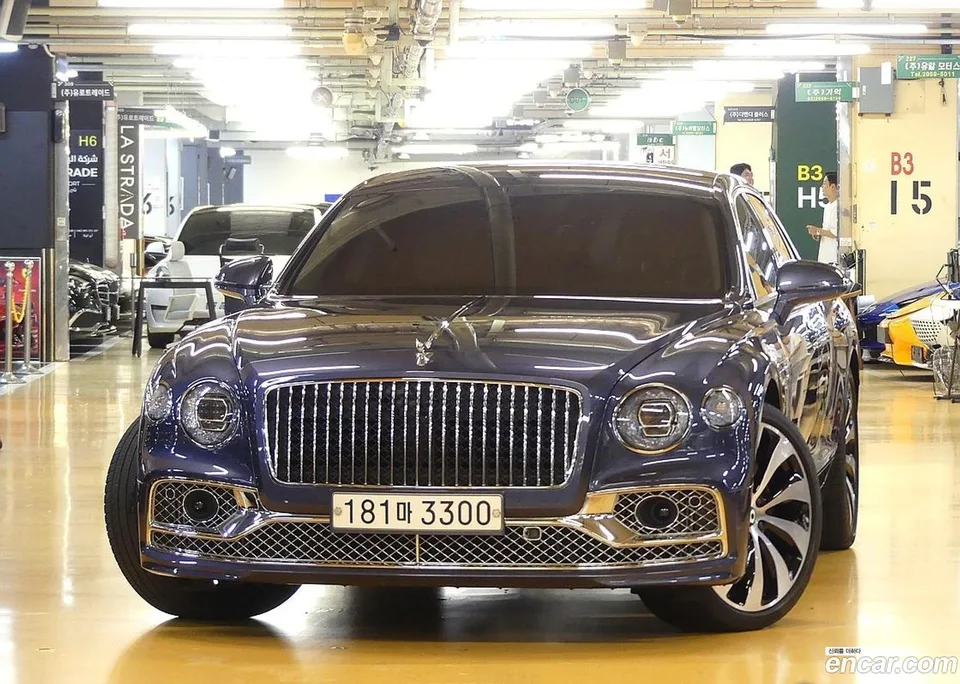 Bentley Flying Spur 4.0 2023 — thumbnail 3