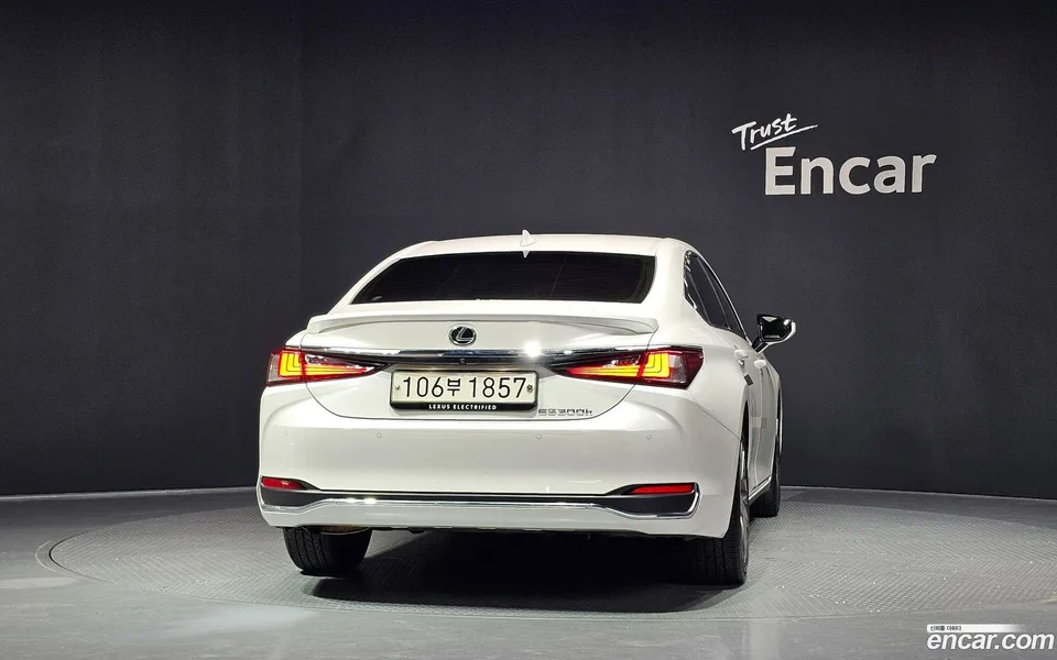 Lexus ES 300h 2024 — thumbnail 4