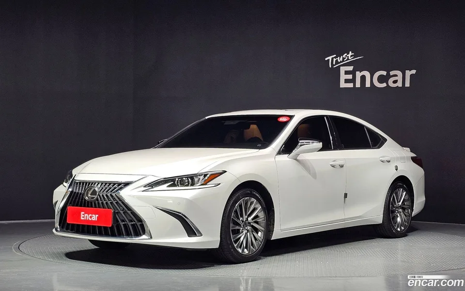 Lexus ES 300h 2024 — photo 1, buy with delivery to Moscow