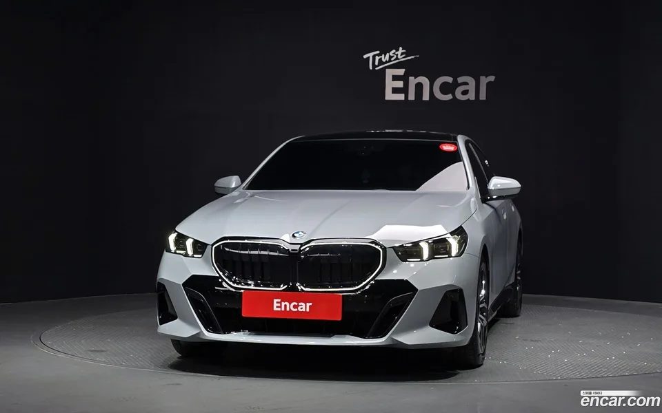 BMW 5 Series 520i 2025 — thumbnail 3