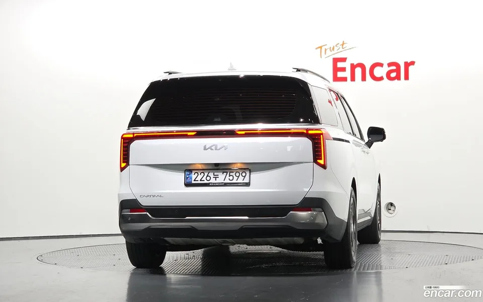 Kia Carnival 9 2024 — thumbnail 4