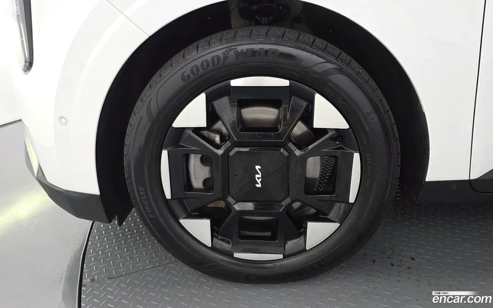 Kia Carnival 9 2024 — thumbnail 5
