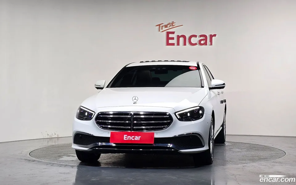 Mercedes-Benz E-Class E220d 4MATIC 2023 — thumbnail 3