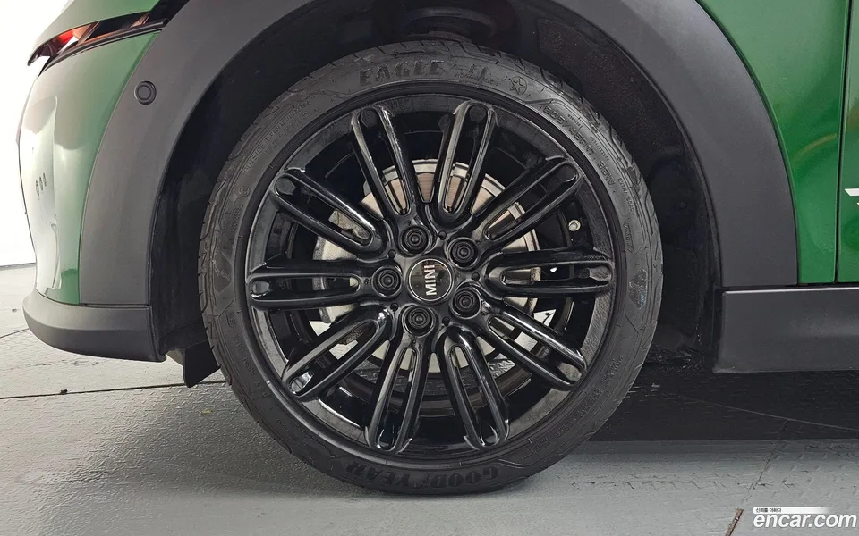 MINI Cooper 2023 — thumbnail 2
