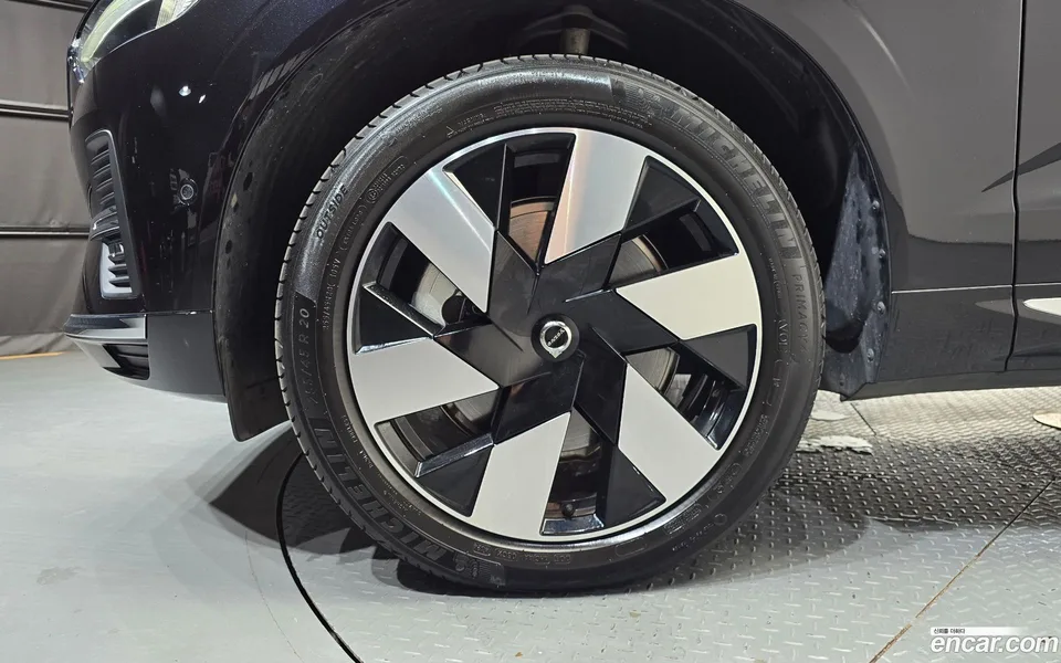 Volvo XC60 T8 2025 — thumbnail 2