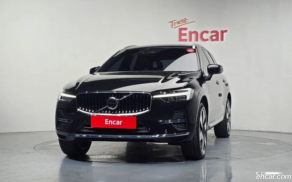 Volvo XC60 T8 2025 — thumbnail 3