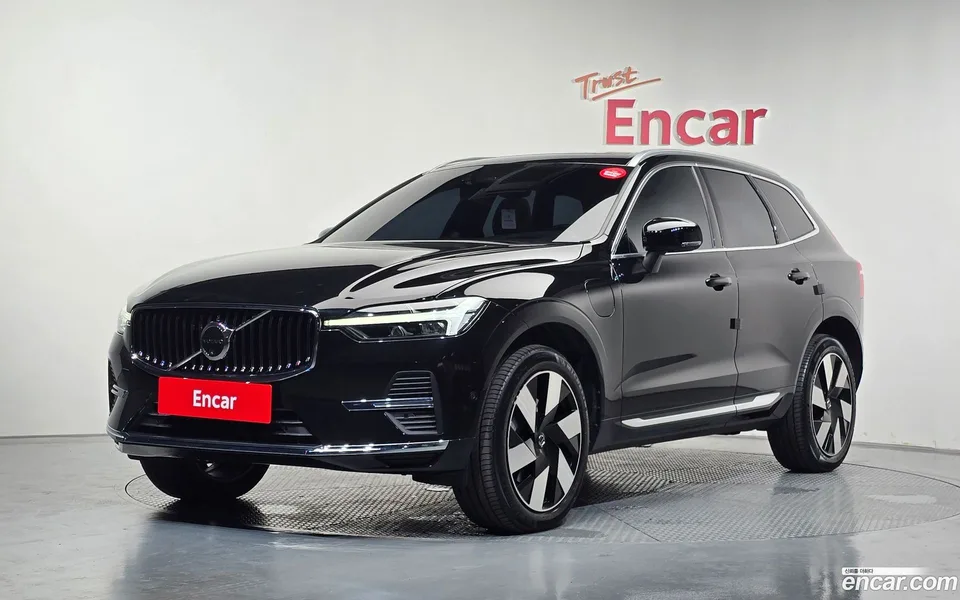 Volvo XC60 T8 2025 — photo 1, buy with delivery to Moscow