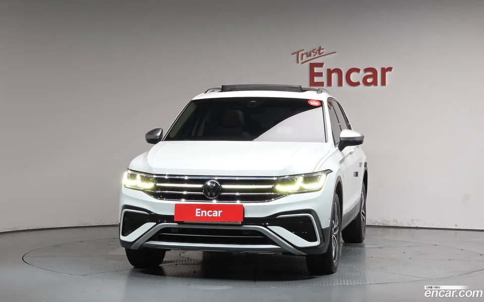 Volkswagen Tiguan Allspace 2.0 TSI 2023 — thumbnail 3