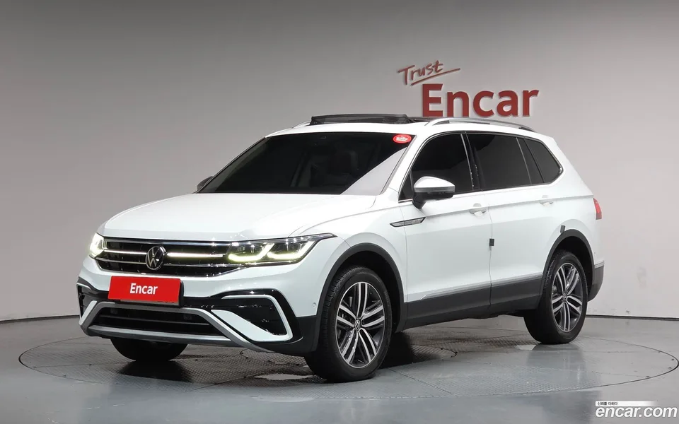 Volkswagen Tiguan Allspace 2.0 TSI 2023 — photo 1, buy with delivery to Moscow