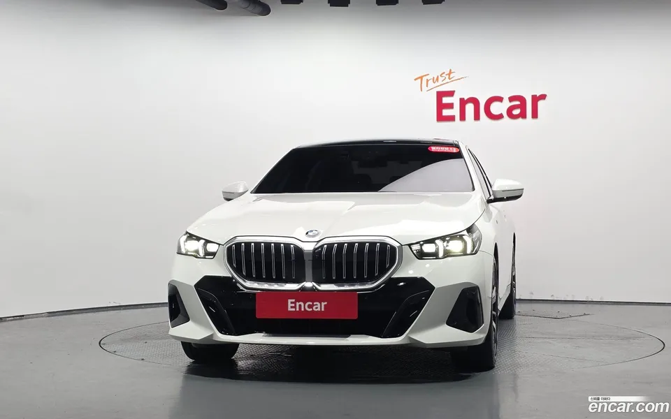 BMW 5 Series 530i xDrive M 2024 — thumbnail 3