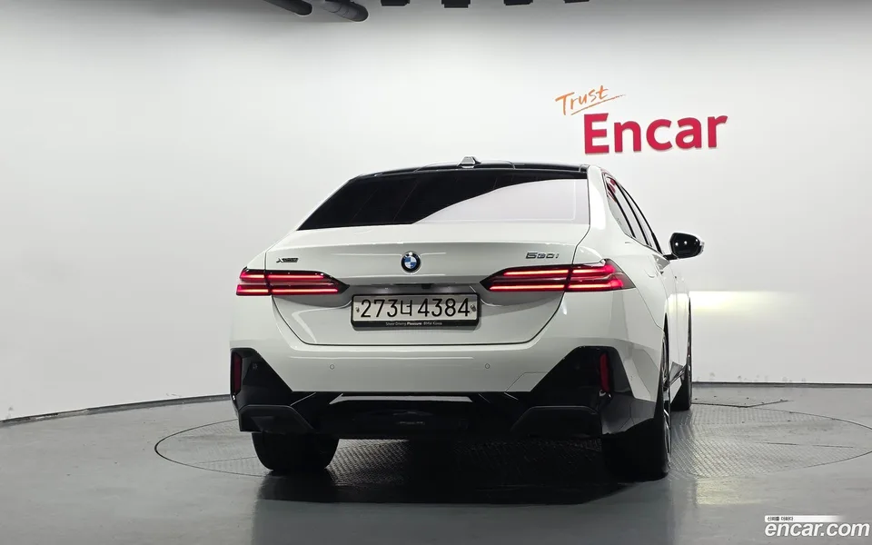 BMW 5 Series 530i xDrive M 2024 — thumbnail 4