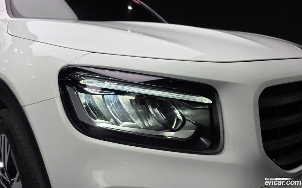 Mercedes-Benz GLB-Class GLB200 d 2024 — thumbnail 4