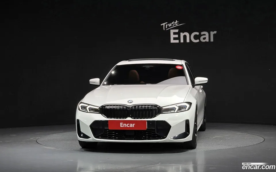 BMW 3 Series 320i M 2023 — thumbnail 3