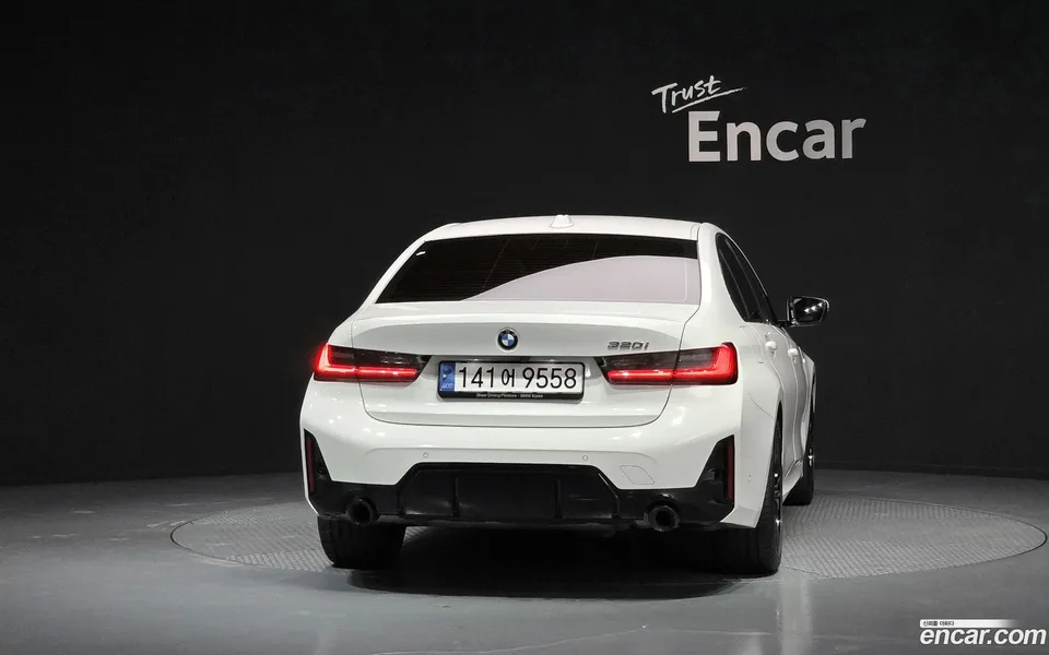 BMW 3 Series 320i M 2023 — thumbnail 4