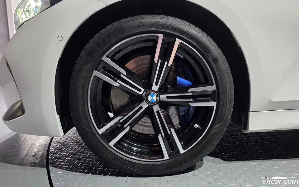 BMW 3 Series 320i M 2023 — thumbnail 5