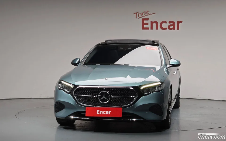 Mercedes-Benz E-Class E200 2025 — thumbnail 3