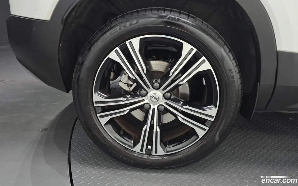 Volvo XC40 B4 2022 — thumbnail 2