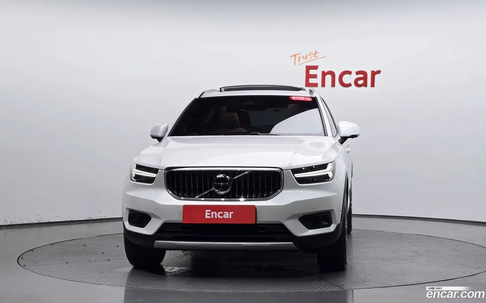 Volvo XC40 B4 2022 — thumbnail 3