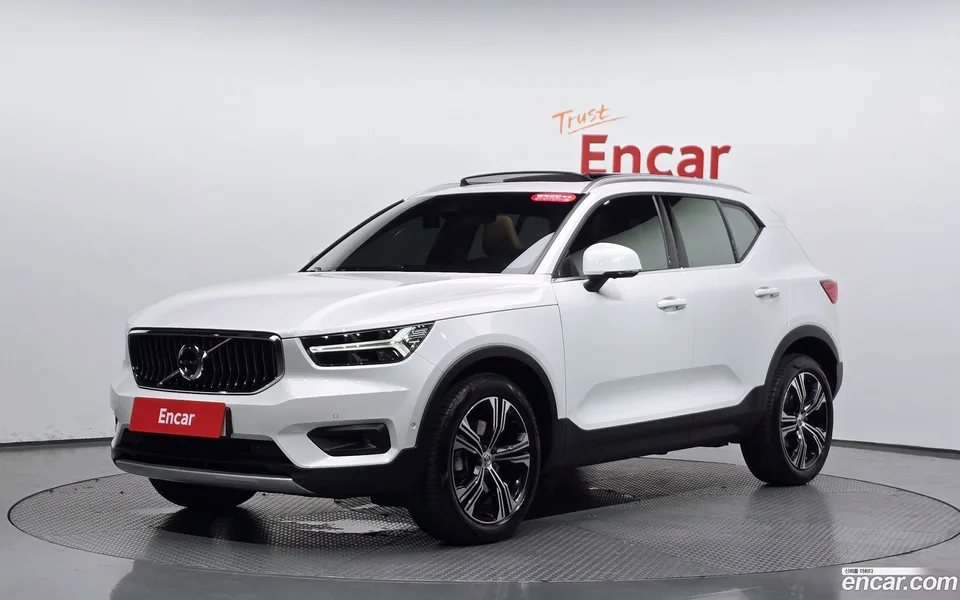 Volvo XC40 B4 2022 — photo 1, buy with delivery to Moscow