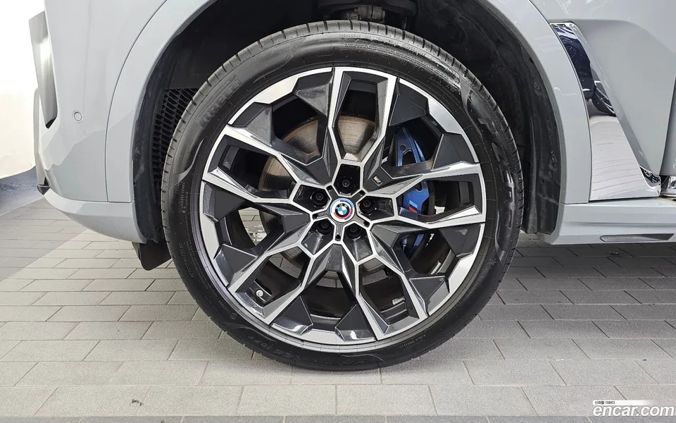 BMW X7 xDrive 40i M 7 2024 — thumbnail 2