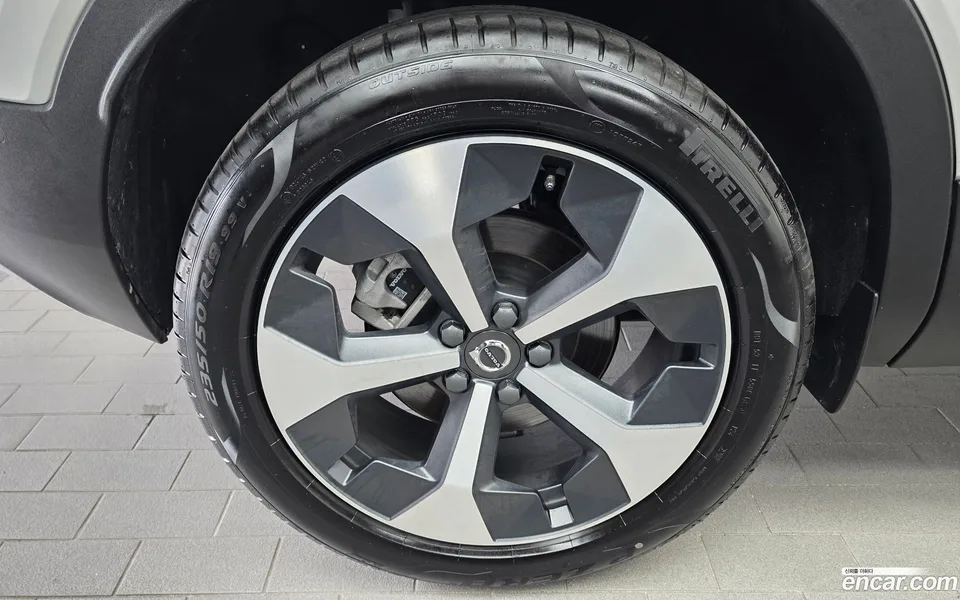 Volvo XC40 B4 2024 — thumbnail 2
