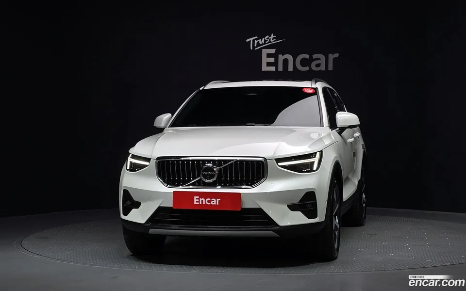 Volvo XC40 B4 2024 — thumbnail 3