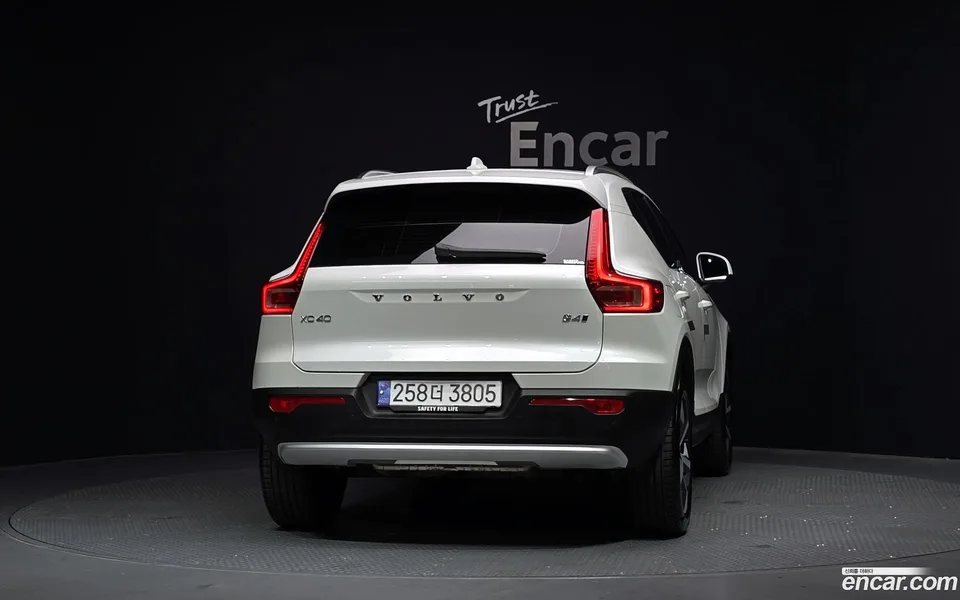 Volvo XC40 B4 2024 — thumbnail 4
