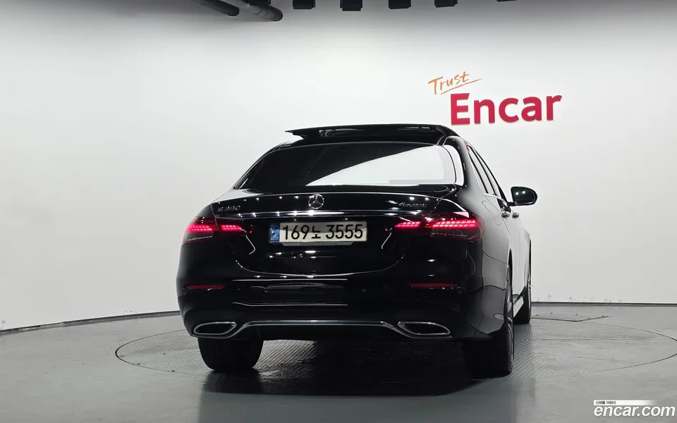 Mercedes-Benz E-Class E350 4MATIC AMG Line 2022 — thumbnail 4