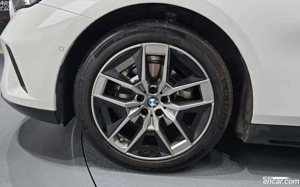 BMW 5 Series 523d 2024 — thumbnail 2