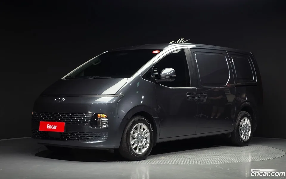 Hyundai Staria 3 2022 — photo 1, buy with delivery to Moscow