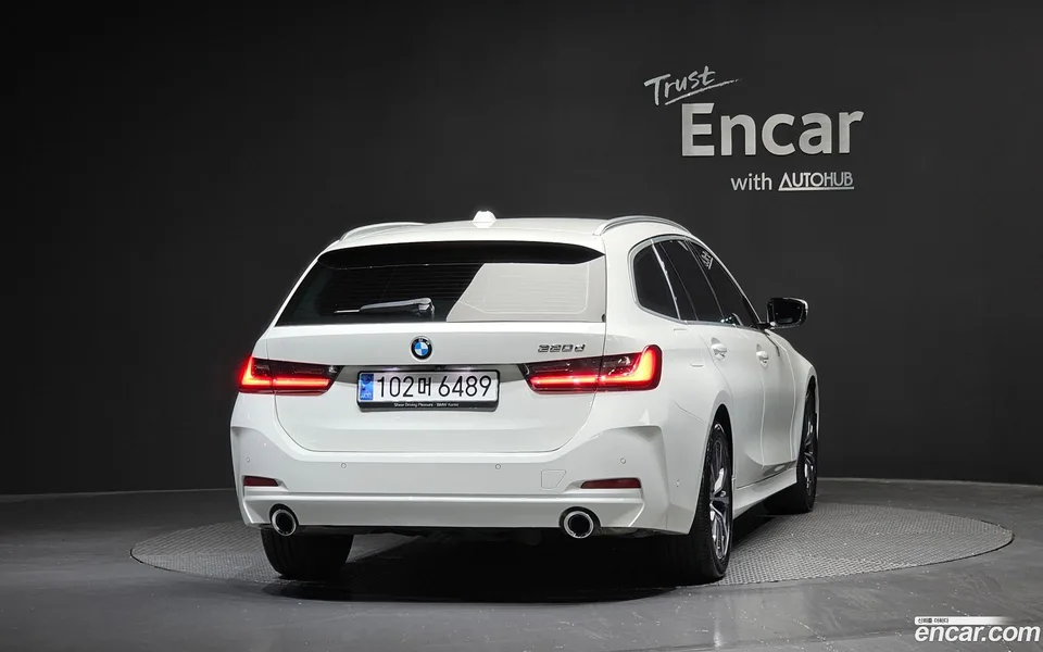 BMW 3 Series 320d 2023 — thumbnail 4