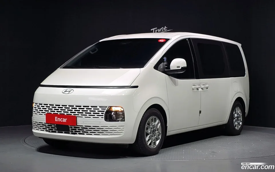 Hyundai Staria L3.5 11 2025 — photo 1, buy with delivery to Moscow