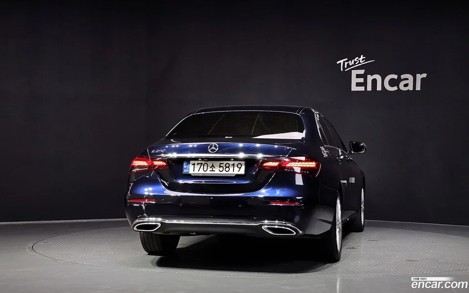 Mercedes-Benz E-Class E250 2022 — thumbnail 4