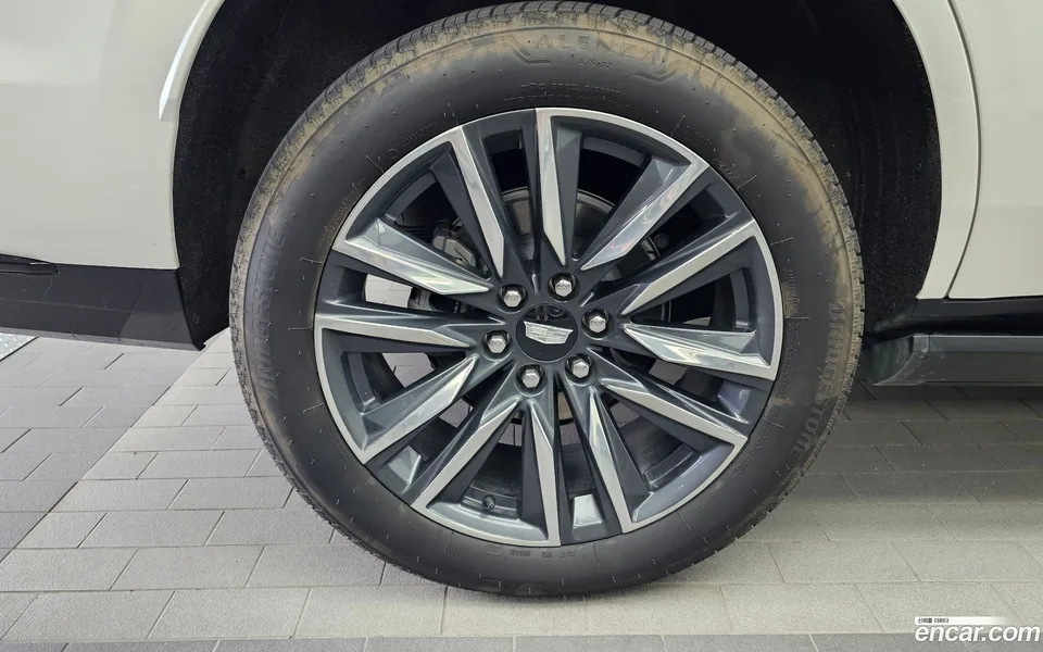 Cadillac Escalade 6.2 2023 — thumbnail 2