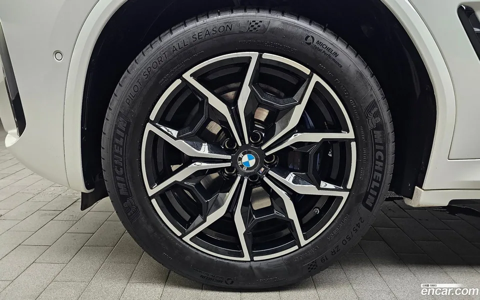 BMW X4 xDrive20i M 2023 — thumbnail 2