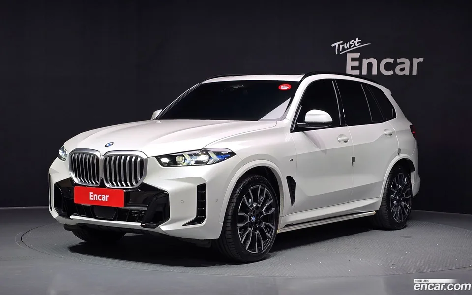BMW X5 xDrive 40i M 2023 — photo 1, buy with delivery to Moscow