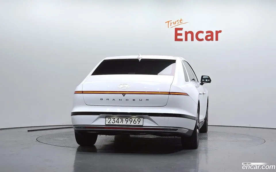 Hyundai Grandeur Hybrid 2023 — thumbnail 4