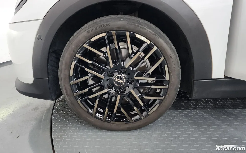 MINI Cooper S 2024 — thumbnail 2