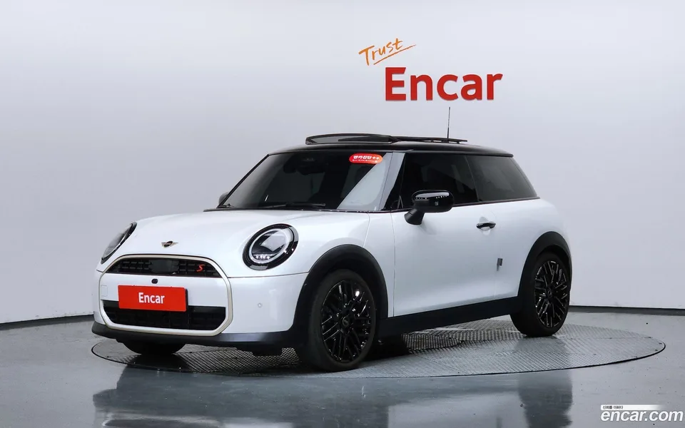 MINI Cooper S 2024 — photo 1, buy with delivery to Moscow